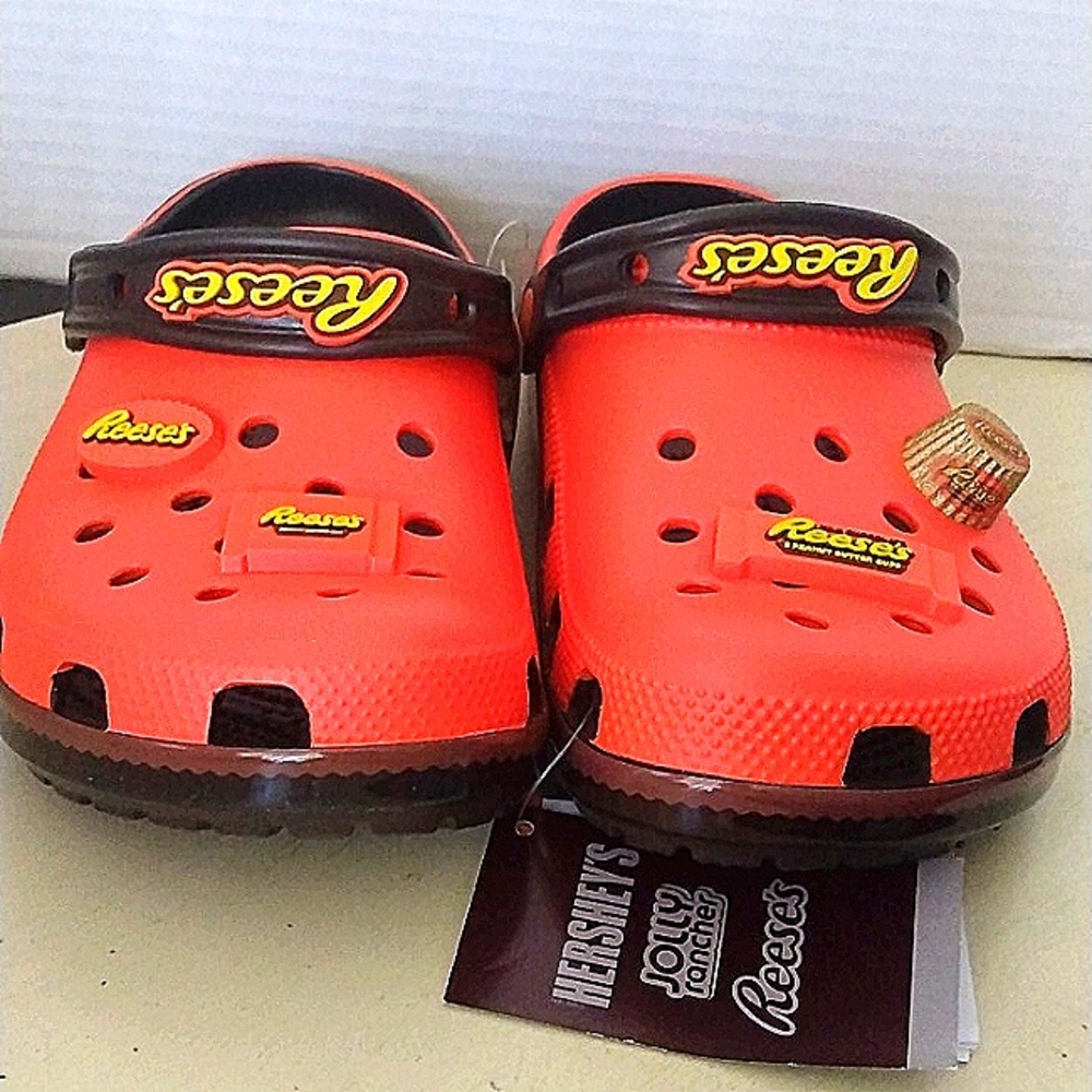 Let's Take a Bite! Crocs classic clog Hershey Reese's Orange Jr 5 EVA NWT No Box - Picture 7 of 13